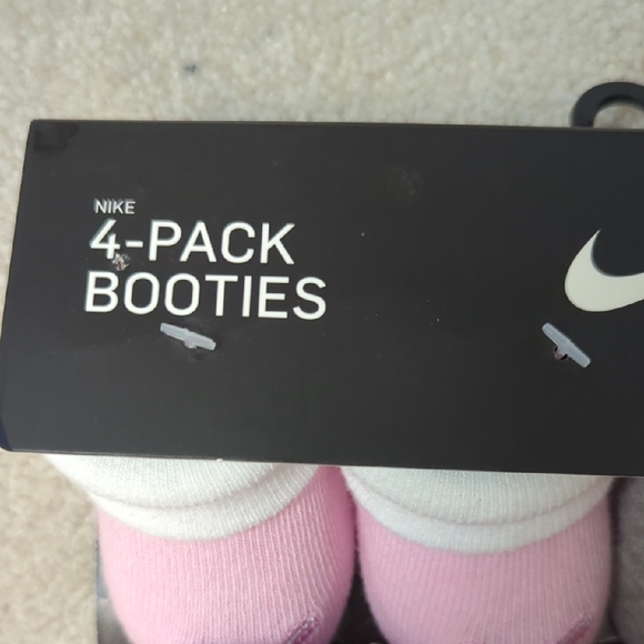 🎉 Host Pick 🎉 Nike Baby Booties 4-Pack - Pink, Gray, Purple, White - Picture 3 of 9